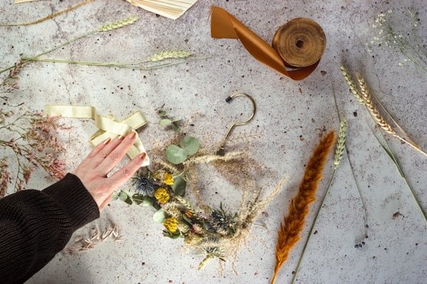 Quelles croisières offrent des ateliers de tissage traditionnel avec des artisans locaux?